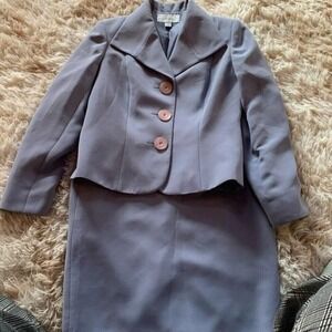 Two piece women's jacket and skirt. Good shape‎ JH Collectibles.